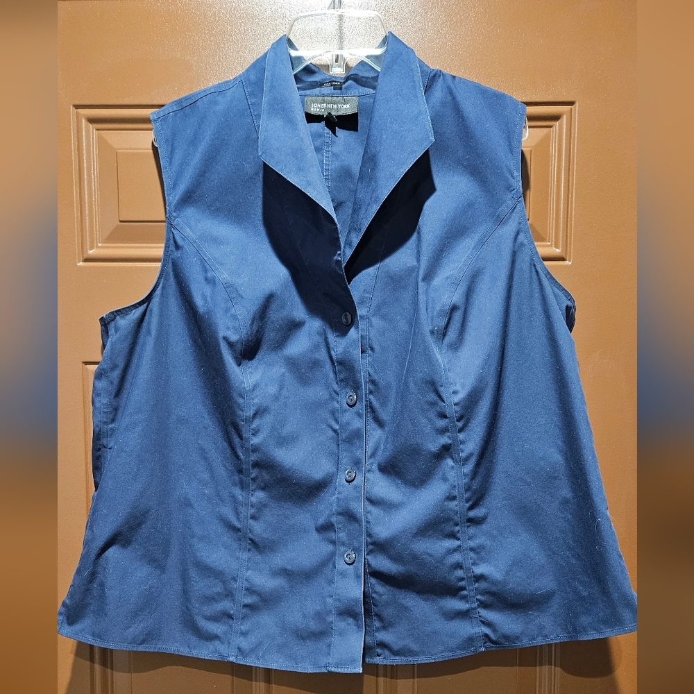 Jones of New York Woman, Sleeveless Blouse, Blue.